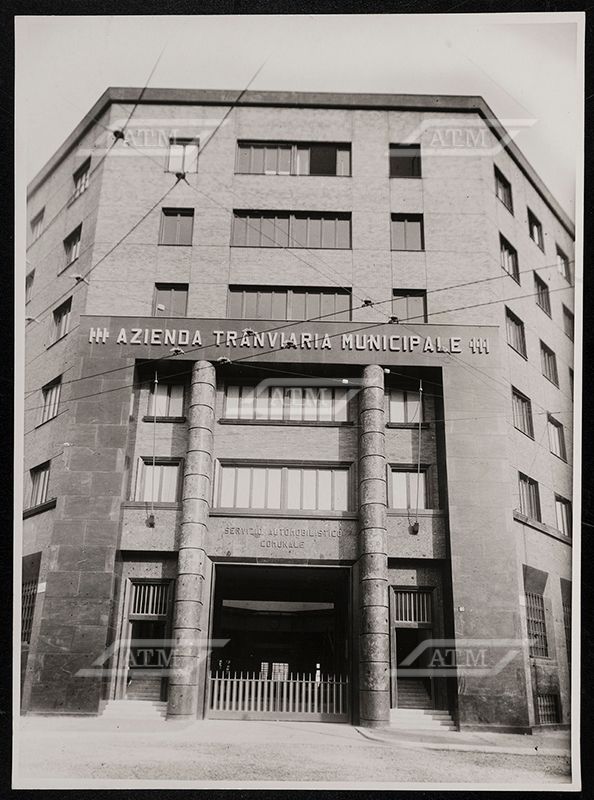 Veduta esterna dell'ingresso del deposito Molise all'ango...